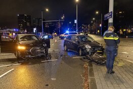 Deur van auto geknipt na ongeval De Boelelaan