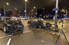 Deur van auto geknipt na ongeval De Boelelaan