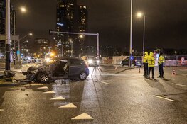 Deur van auto geknipt na ongeval De Boelelaan