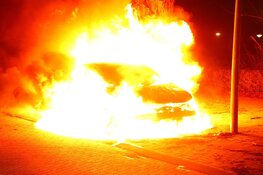Auto door brand verwoest op Burgemeester Eliasstraat