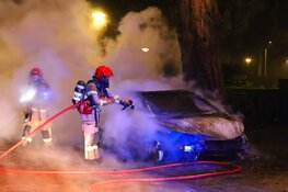 Auto door brand verwoest op Burgemeester Eliasstraat