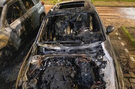 Drie auto's in brand aan Korte Water in Amsterdam