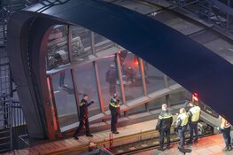 Verdachte verschanst zich op dak van metrostation Amsterdam Noord