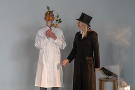 Theatermaker Dette Glashouwer en haar 30.000 figuranten nemen je mee in de wondere wereld van de microben