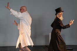 Theatermaker Dette Glashouwer en haar 30.000 figuranten nemen je mee in de wondere wereld van de microben