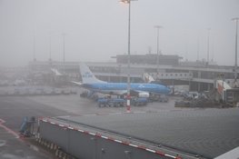 Tientallen vluchten op Schiphol geannuleerd vanwege mist