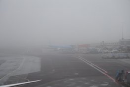 Tientallen vluchten op Schiphol geannuleerd vanwege mist