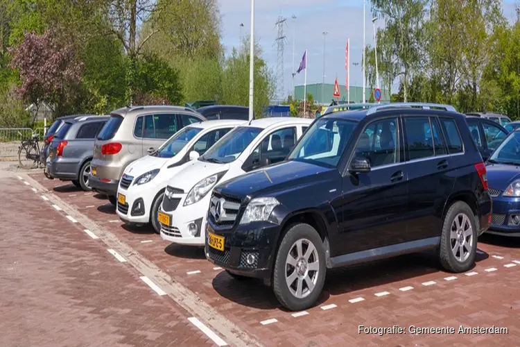 Nieuwe parkeertarieven bij sportparken en begraafplaatsen