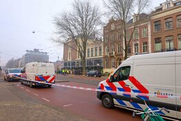 Kind vast onder tram op Sarphatistraat in Amsterdam