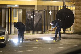 Politie doet onderzoek na schietpartij Kantershofstraat in Amsterdam-Zuidoost