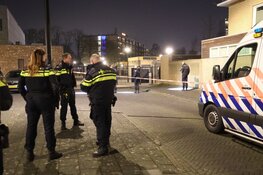 Politie doet onderzoek na schietpartij Kantershofstraat in Amsterdam-Zuidoost