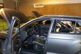 Twee voertuigen gaan in vlammen op bij nachtelijke autobrand in Amsterdam-Noord