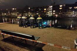 Zoektocht naar vluchtende man, mogelijk te water gesprongen bij Wittenburgkade