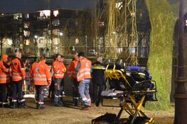 Zoektocht naar vluchtende man, mogelijk te water gesprongen bij Wittenburgkade