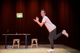 Limburgse Remy Evers op carnavalszondag in De Kleine Komedie