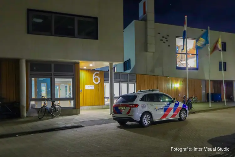 Mes gebruikt bij ruzie bij opvangcentrum in Zuidoost
