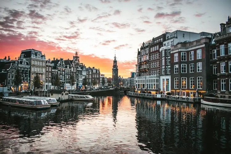 Lasergamen in Amsterdam? Je kunt je eigen lasergame uitje op locatie organiseren