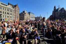 Veel drukte bij Feminist March op de Dam