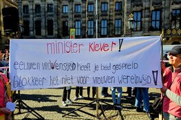 Veel drukte bij Feminist March op de Dam