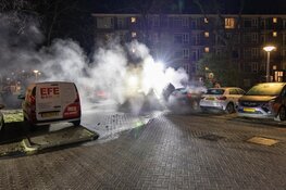 Auto gaat in vlammen op bij nachtelijke autobrand
