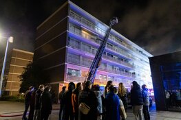 Flat ontruimd bij grote brand Overschiestraat
