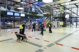 Gewonde man met schotwond aangetroffen in station Amsterdam Centraal