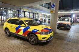 Gewonde man met schotwond aangetroffen in station Amsterdam Centraal