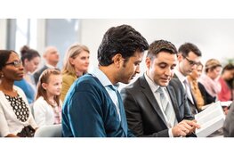 Grote uitnodigingsactie Jehovah’s Getuigen Twee bijeenkomsten in april voor alle inwoners van Amsterdam