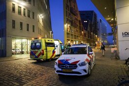 Persoon uit water gered aan IJdok in Amsterdam