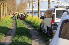 Persoon uit water getrokken door brandweer in Diemen