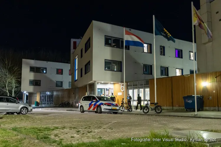 Man gewond bij steekpartij in AZC in Amsterdam