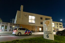 Man gewond bij steekpartij in AZC in Amsterdam