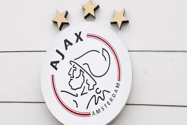 Ajax contracteert Xander Newstead