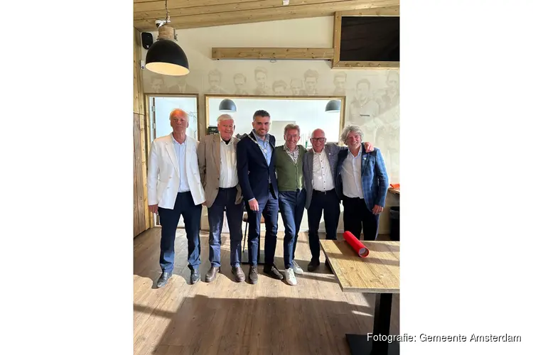 Gemeentelijke onderscheiding voor bestuursleden Amsterdamse Stichting Financiering Bouw Sport Accommodaties