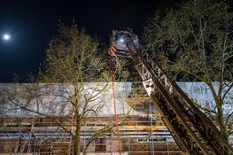 Gewonde bij uitslaande woningbrand in Amsterdam-Noord