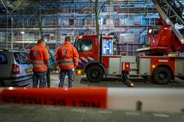 Gewonde bij uitslaande woningbrand in Amsterdam-Noord