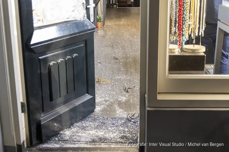 Inbraak bij Blincq Optiek aan de Haarlemmerdijk