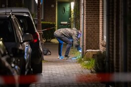 Kogelregen en handgranaat bij voordeuren in Amsterdam-Noord