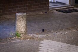 Getuigen gezocht na beschieting en vondst handgranaat in Amsterdam-Noord