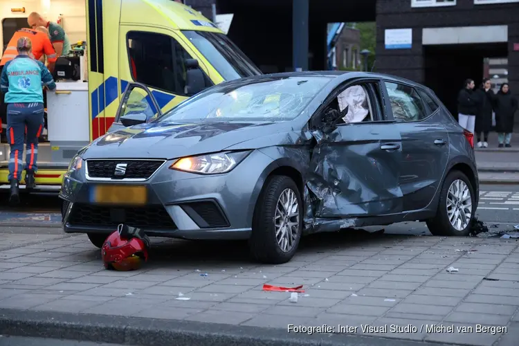 Motorrijder raakt gewond bij aanrijding met auto
