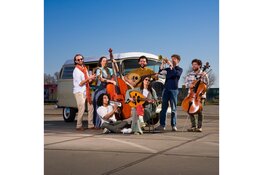 Op 5 mei reist de nieuwe band, ÁMÀL Ensemble door Amsterdam als verbindend element tussen de verschillende bevrijdingsfestivals.