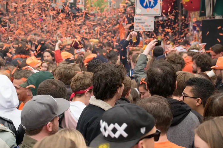 Amsterdam bezorgd over grote drukte Koningsdag