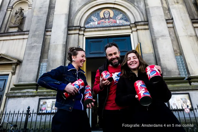 250 Lieve Amsterdammers staan in het zonnetje tijdens Vrijheidsmaaltijd in De Duif