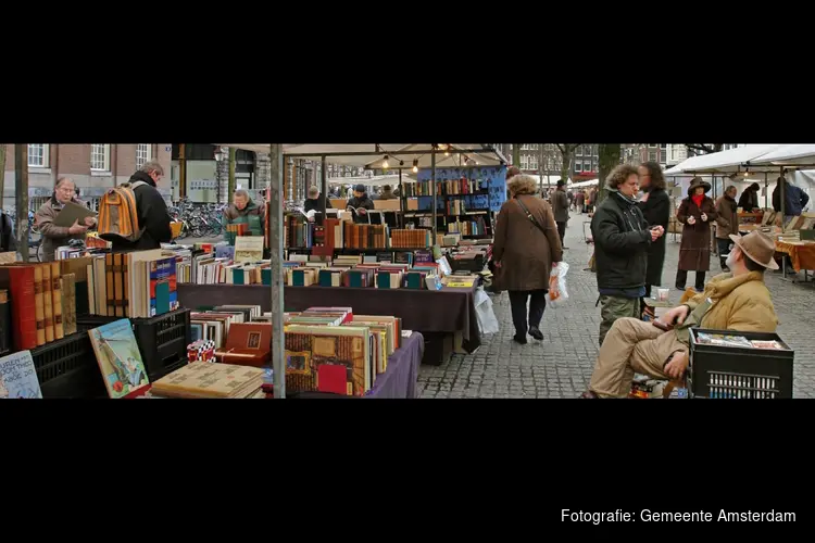 De boekenmarkt op het Spui is er voor de fijnlezers