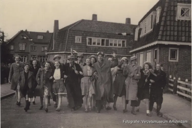 Museum Weesp viert 80 jaar vrijheid met unieke bevrijdingsrok en privéverzameling