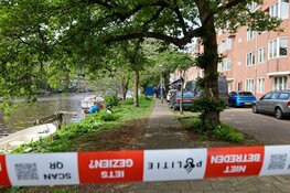 Overleden persoon aangetroffen in water Josef Israëlskade