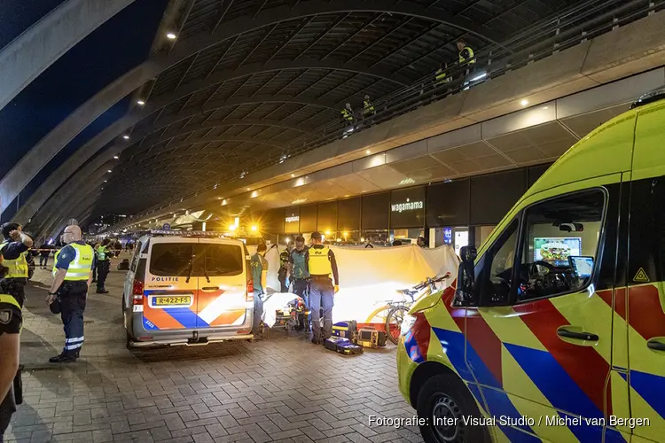 Persoon ernstig gewond bij valpartij De Ruijterkade