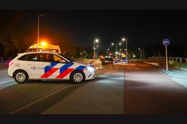 Taxibestuurder rijdt lantaarnpaal uit de grond op Baden Powellweg