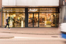 Simon Lévelt heropent feestelijk vernieuwde speciaalzaak in Amsterdam Kinkerstraat