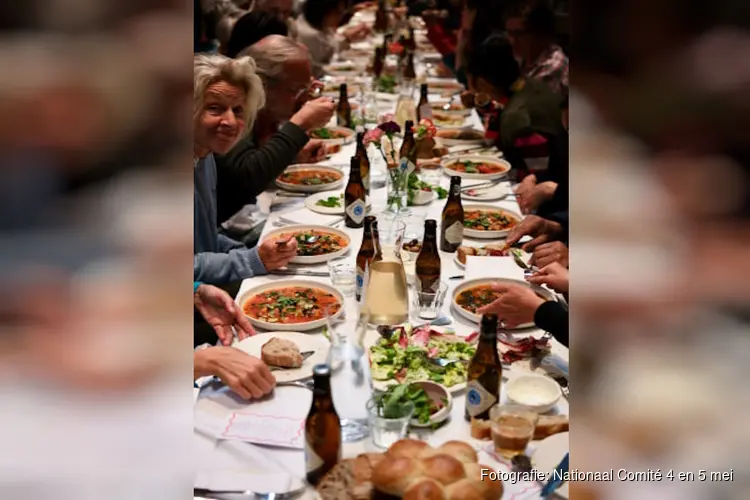 De Vrijheidsmaaltijd in De Duif in Amsterdam in beeld